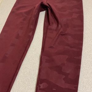 Old Navy Camo Maroon Elevate Leggings